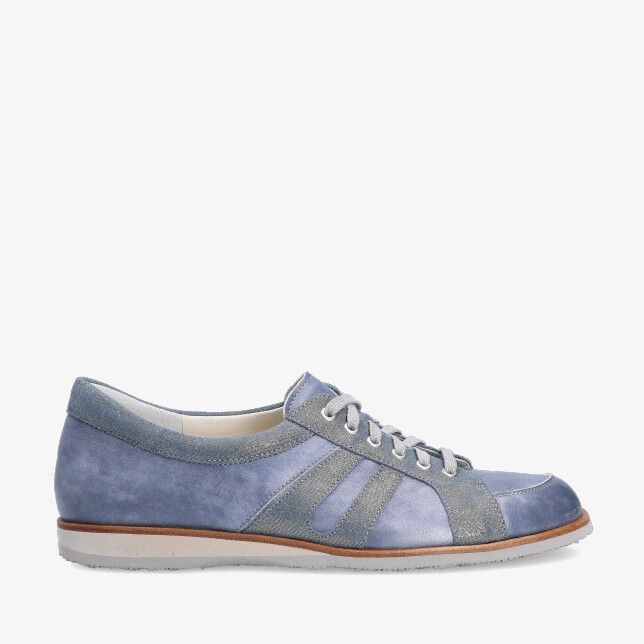 Blauwe lage leren sneaker van Schneider model 589 518 22208 met suède panelen veters en lichtgrijze zool