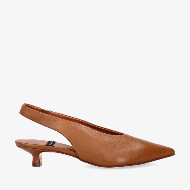 cognackleurige glad leren slingback pump van Angel Alarcon model 26016 Cuoio met spitse neus en lage kittenhak