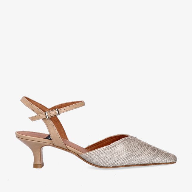 Beige metallic leren slingbackpump van Angel Alarcon 26021 Gabriella met puntneus kittenheel en fijne textuur