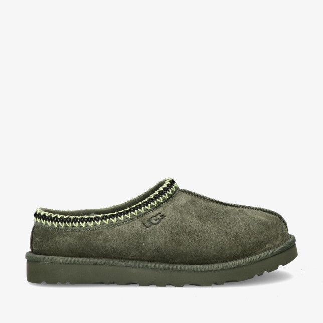 Groene suède UGG Tasman M 5950 WLN instapper met zigzagboord langs de kraag en grove profielzool