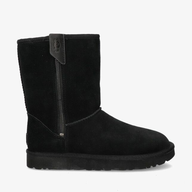Halfhoge UGG Classic Short B model 1144043 in zwarte suède met zijrits ronde neus en platte profielzool