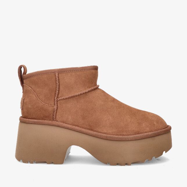UGG Classic W 1158311 CHE cognackleurige suède lage enkellaars met dikke platformzool en grove loopzool