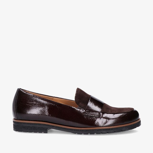 Bruine Gabor loafer 4005.01 009 in lak en suède met wreefband mocneus en zwarte profielzool