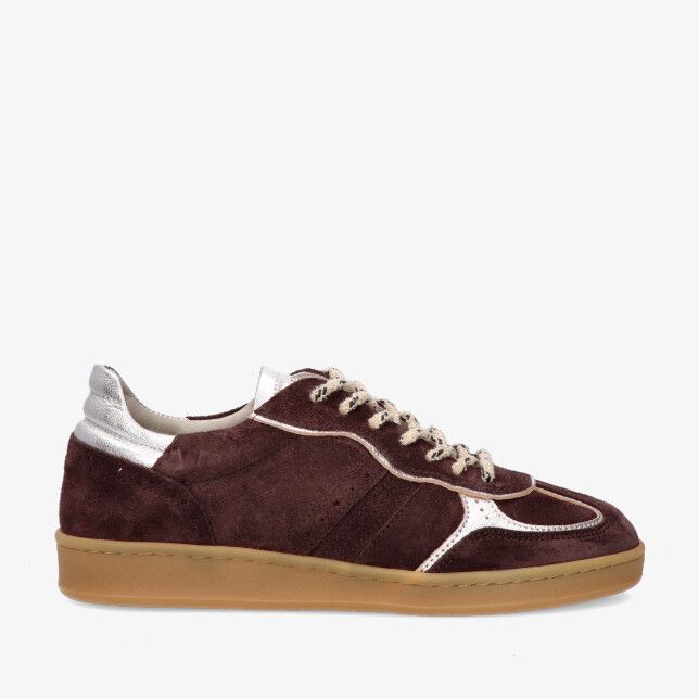 Bruine suède sneaker Piedi Nudi IMOLA 01.26 met zilveren accenten contrasterende stiksels en gumzool