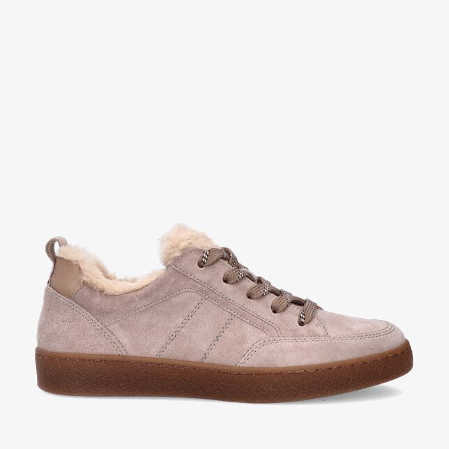 Beige suède vetersneaker Gabor 6024.01 004 met zachte bontvoering en bruine rubberzool met ronde neus